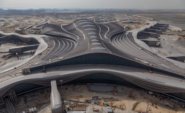 مطارات أبوظبي تنفذ أولى التجارب التشغيلية في مبنى المطار الجديد