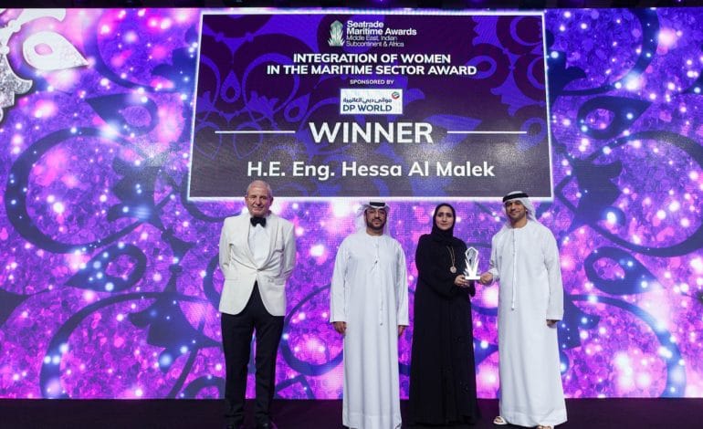 حصة آل مالك تحصد "جائزة الأداء المتكامل للمرأة بالقطاع البحري"