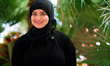 تكريم الإماراتية منى الحبسي لمساهماتها في قطاع الضيافة خلال جوائز المرأة العربية للقيادة و ريادة الأعمال