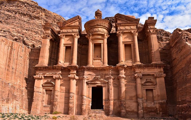 الأردن تتسلم الدفعة الأولى من المنحة الأمريكية للعام الحالي بقيمة 600 مليون دولار