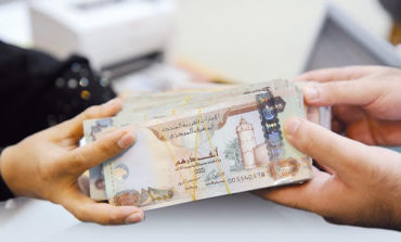 بنوك في الإمارات تخفض الفائدة والرسوم على القروض الشخصية