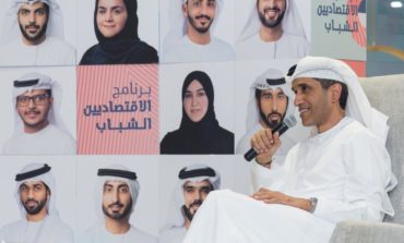 أمين عام المجلس التنفيذي لإمارة دبي يلتقي المشاركين في برنامج "الاقتصاديين الشباب"