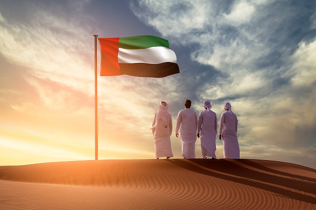 الإمارات تحتفل بـ ” يوم العلم “