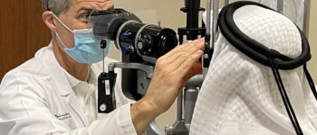 مستشفى "كليفلاند كلينك أبوظبي" يجري عملية جراحية لزراعة أول قرنية اصطناعية بالدولة