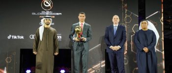 منصور بن محمد يشهد مؤتمر دبي الرياضي الدولي ويتوّج الفائزين بجائزة "دبي جلوب سوكر"