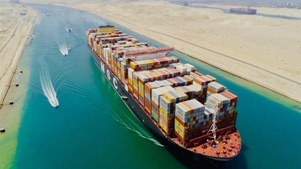 هيئة قناة السويس تعلن زيادة رسوم عبور السفن للقناة بنسبة 15 في المائة اعتباراً من يناير المقبل