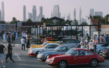 مهرجان "رموز بورشه" الأول يعرض ألف سيارة بورشة في دبي ويستقطب آلاف الزوار