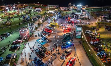 مهرجان الشارقة للسيارات يستقطب 15 ألف زائر