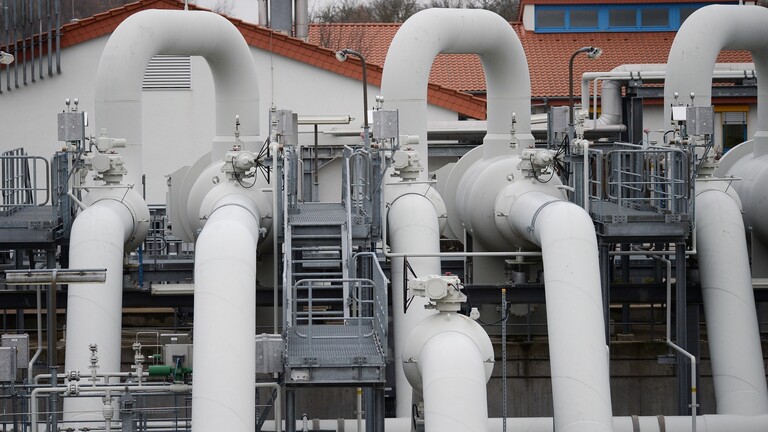 بلومبرغ”: باريس تهدد خطة الاتحاد الأوروبي للتخلص التدريجي من الغاز الروسي