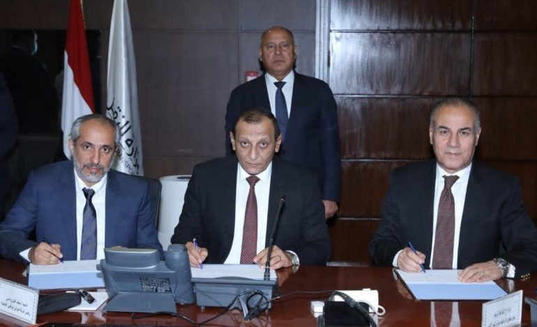 مجموعة موانئ أبوظبي توقع اتفاقيات لمشاريع مينائية في مصر