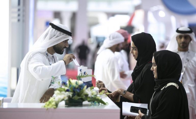  كيف يمكن للشركات الناشئة والشركات الصغيرة الاستفادة من برنامج دفع البطالة الجديد في الإمارات؟