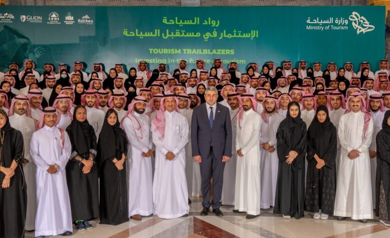 السعودية تطلق برنامج “رواد السياحة” الأضخم من نوعه في العالم لتدريب 100 الف شاب وشابة