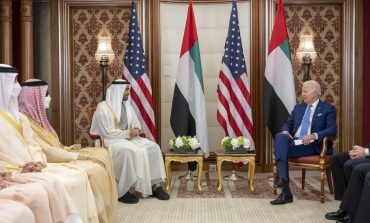 على هامش قمة "جدة للأمن والتنمية"..رئيس الدولة والرئيس الأمريكي يبحثان علاقات البلدين