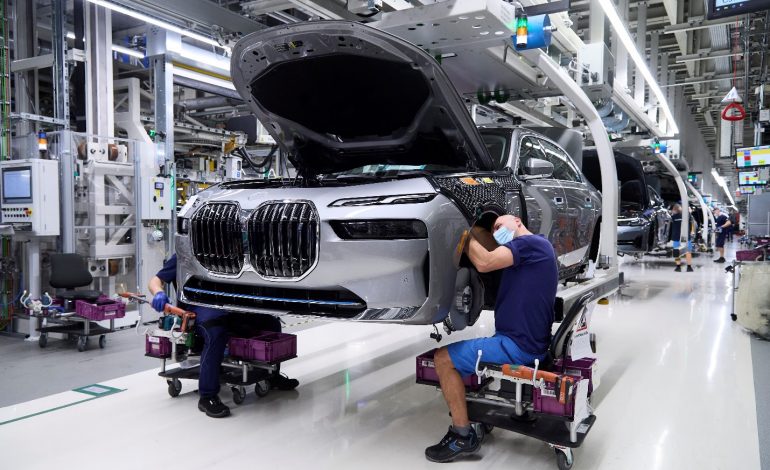 بدء إنتاج سيارة BMW الفئة السابعة الجديدة في مصنع دينجولفينج