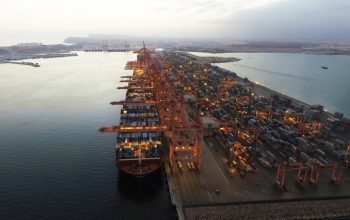 ميناء صلالة العماني يخطط لتطوير محطة الحاويات لاستقطاب السفن الكبيرة