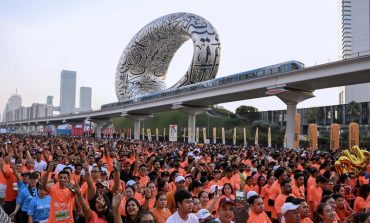 حمدان بن محمد يقود "تحدي دبي للجري" بمشاركة 226 ألف عدّاء في أكبر تجمع عالمي للجري.
