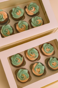 طالبة من دبي تطلق مشروعًا منزليًا للحلويات دعماً لحماية الكلاب المشردة 1