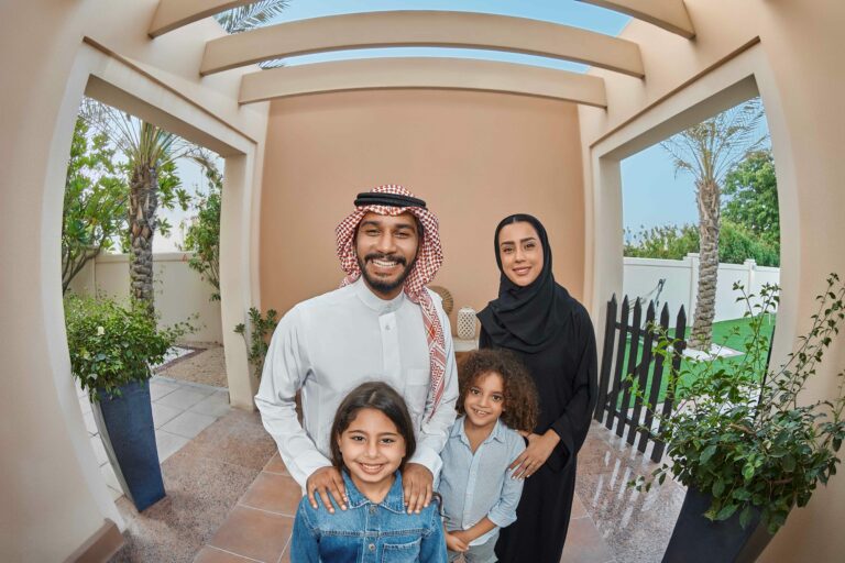 المسافرون في الإمارات يشعرون براحة البال عند مراقبة منازلهم عن بُعد