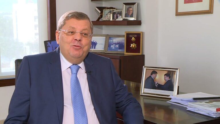 الحكمة تسجّل ايرادات بقيمة 1.658مليار دولار في النصف الأول