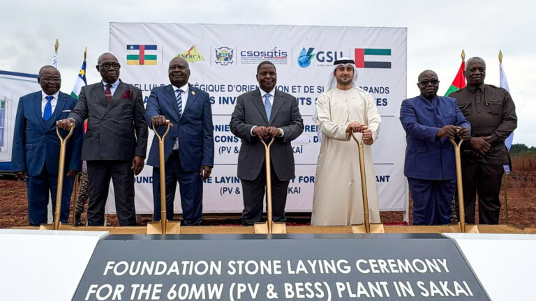 شركة إماراتية تُنير 300 ألف منزل بالطاقة النظيفة في إفريقيا الوسطى