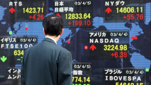 المتداولون الأفراد يقومون بجني أرباح الأسهم ويتجهون لشراء الذهب والفضة