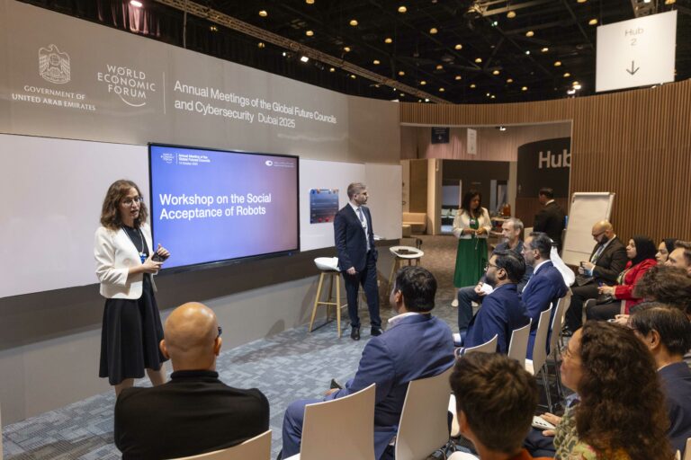 مجالس المستقبل العالمية تبحث التأثيرات المستقبلية للروبوتات الاجتماعية