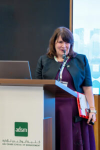 كلية أبوظبي للإدارة تستقبل قادة شركات صينية يديرون أصولًا تتجاوز 4.2 تريليون دولار 2