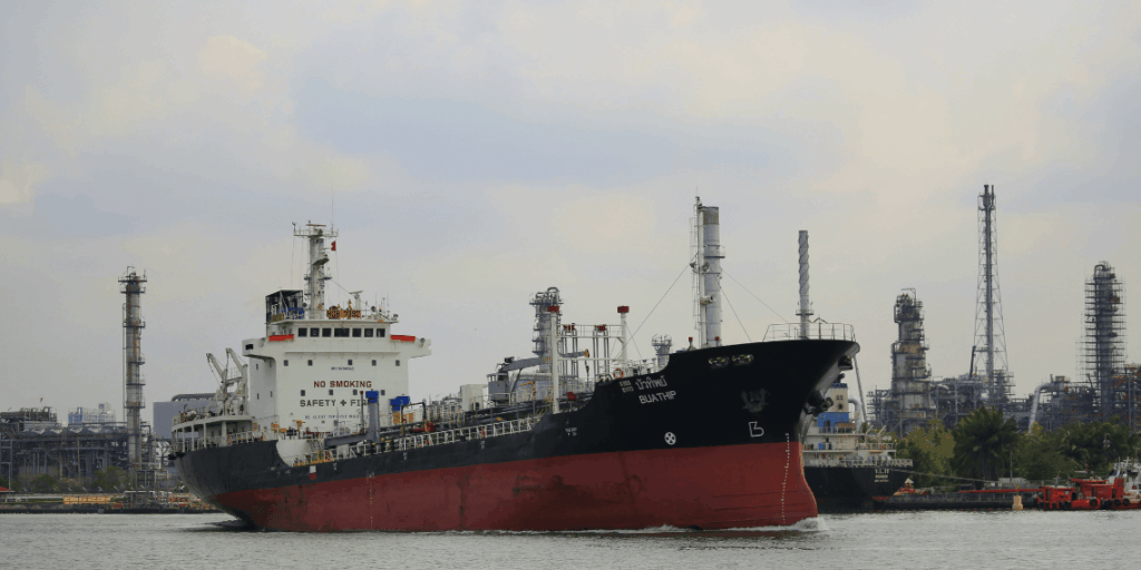 شريان الطاقة في عين العاصفة: أزمة مضيق هرمز وتداعياتها العالمية (مارس 2026) 1