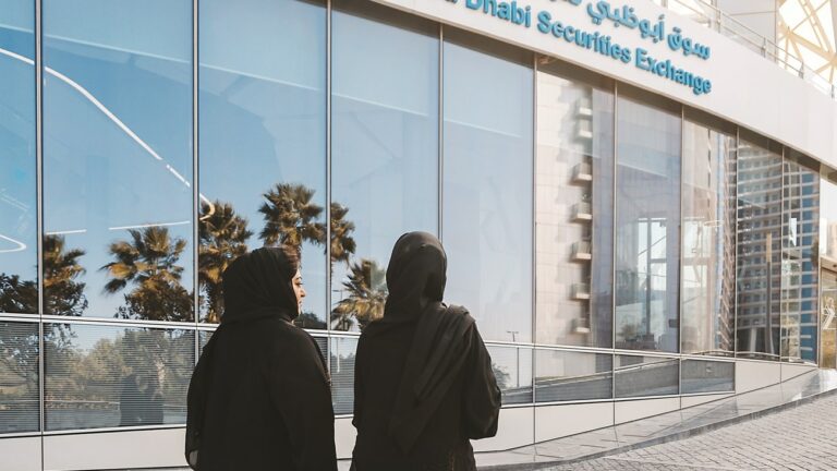أسواق المال في الإمارات تعود إلى النشاط