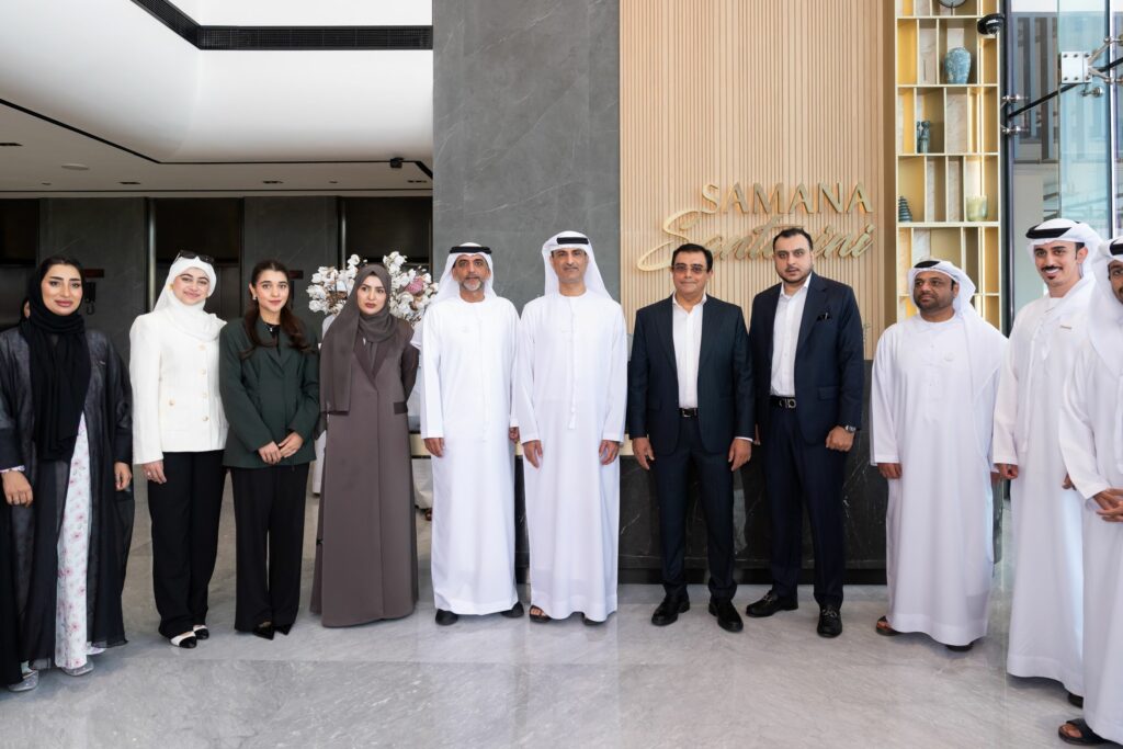 حضور رسمي بارز من دائرة الأراضي والأملاك في دبي يتقدمه ماجد صقر عبدالله المري خلال حفل تسليم مشروع "سامانا سانتوريني"، تأكيداً على الشراكة بين المطورين والجهات التنظيمية في دعم نمو القطاع العقاري في دبي