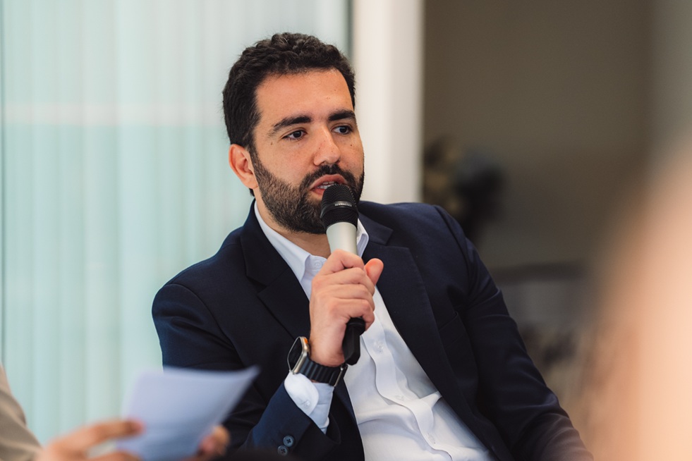 درفن للعقارات تفتتح مقرها الجديد في أبوظبي و تصدر بيانات السوق حول سلوك المستثمرين في مستهل 2026 4 عبدالله عبدالله الحصري، مدير فرع أبوظبي لشركة درفن للعقارات