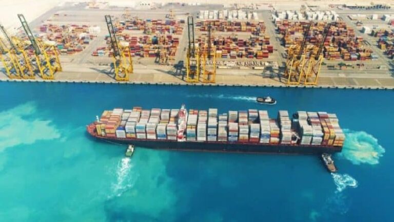 إطلاق خدمة الشحن “خط البحر الأحمر السريع” إلى ميناء الملك فهد الصناعي بينبع