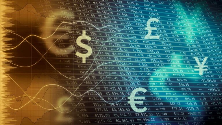 بلومبرغ: تأخير غير معتاد في تحويلات مصرفية بين السعودية والإمارا ت وبعض الشركات تعيد توجيه التحويلات